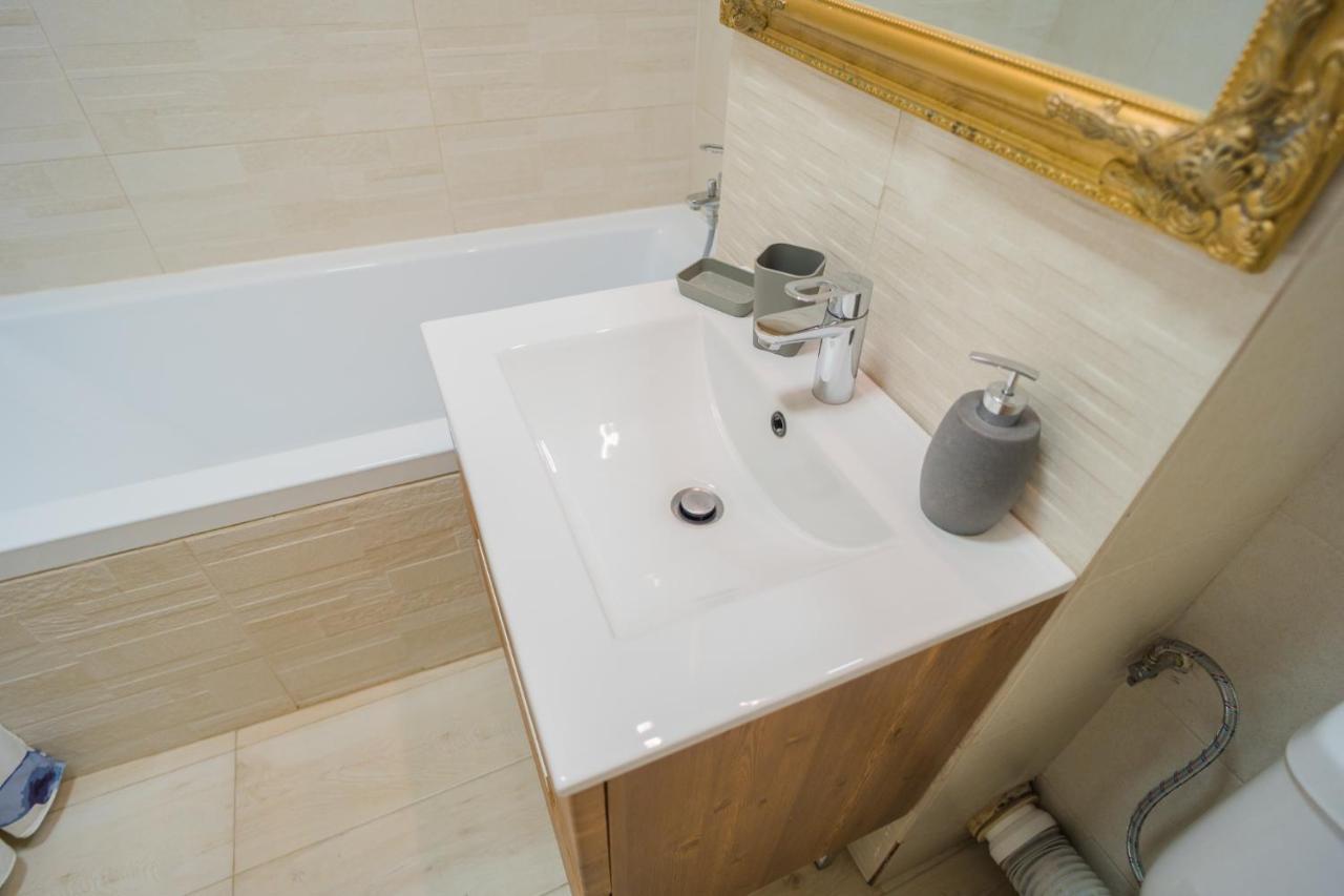 Cozy & Spacious 2Br Apartment With Netflix Bükreş Dış mekan fotoğraf