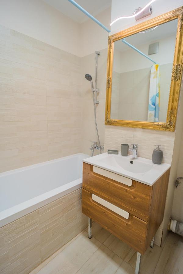 Cozy & Spacious 2Br Apartment With Netflix Bükreş Dış mekan fotoğraf