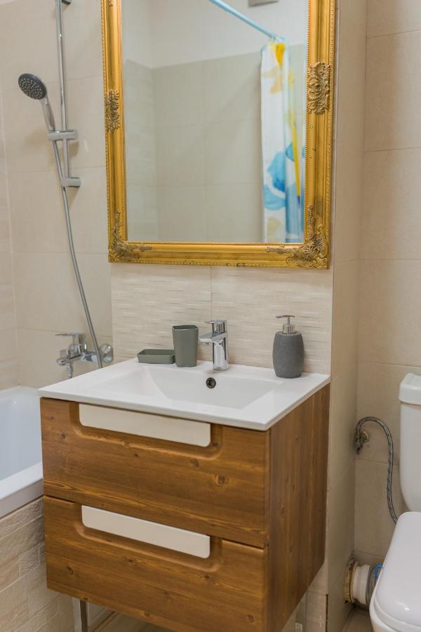 Cozy & Spacious 2Br Apartment With Netflix Bükreş Dış mekan fotoğraf